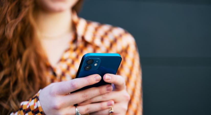 A túlzott mobilozás nemcsak a pszichét terhelheti meg, hosszú távon fizikai következményei is lehetnek