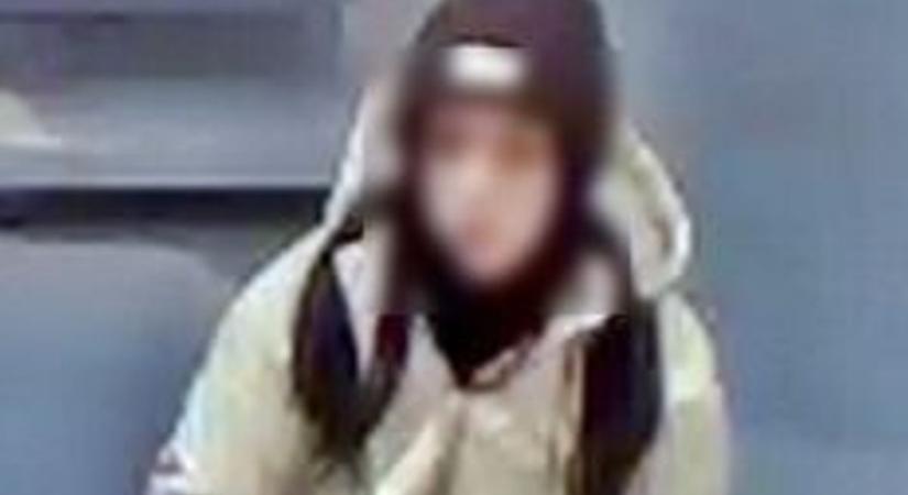 Illatszerrel tömte meg a szatyrot, több mint 300 ezret ért a zsákmány - fotó