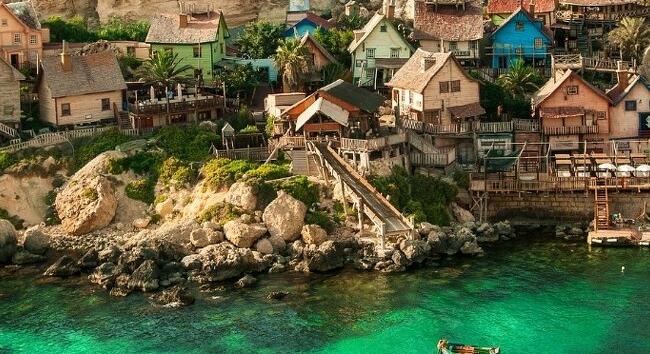 Tudtad? Máltán még ma is baloldali közlekedés van, és ez csak a kezdet - 7 érdekesség Máltáról