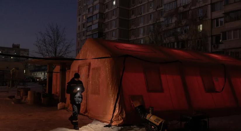 Négyezer kijevi lakóépületben továbbra sincs fűtés, az ukrán főváros közel 60 százaléka áram nélkül maradt