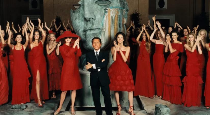 A divat utolsó császára, aki pirosba öltöztette a birodalmát, és uralkodóvá emelt minden nőt