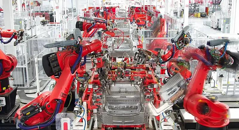 Közel kétezer állás szűnt meg a Tesla német gigagyárában