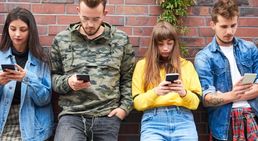 Magyar kutatás: a túlzott mobilozás fizikai következményekkel is járhat