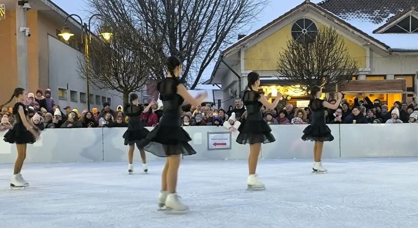Olimpiai élmény testközelből – Különleges jégshow Tamásiban (fotókkal)