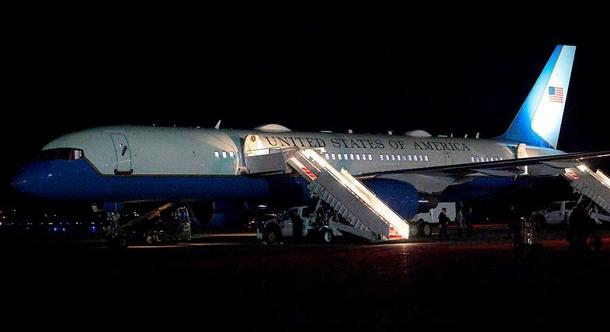 Műszaki hiba miatt visszafordult Donald Trump elnöki gépe