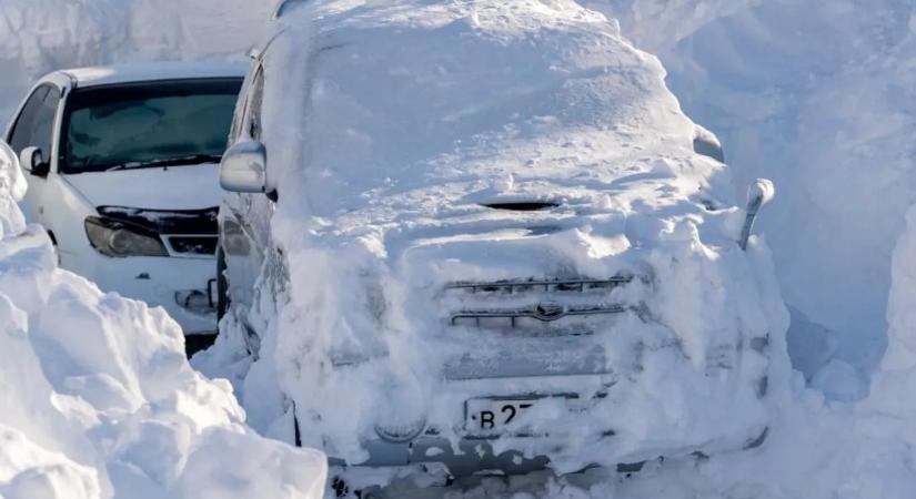 Kamcsatkát valósággal betemette a hó, félelmetes képek az ítéletidőről