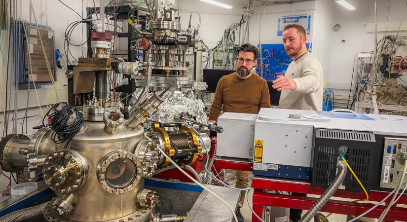 Debreceni laboratóriumban bizonyították, hogy az élet építőelemei spontán is kialakulhatnak a világűrben