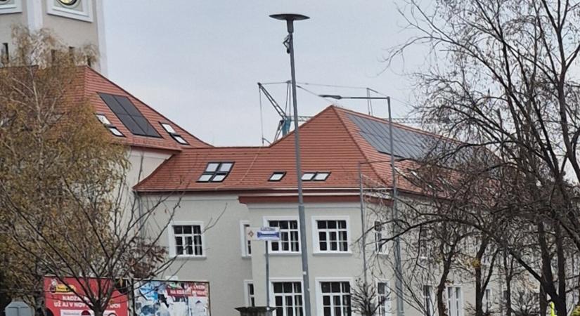 Dráma az átkelőn: négy iskolást rántott el a száguldó autó elől egy rendőr