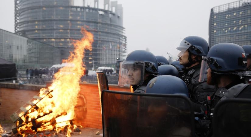 Csütörtökön eldől, ki áll gazdák, és ki a brüsszeli elit oldalán