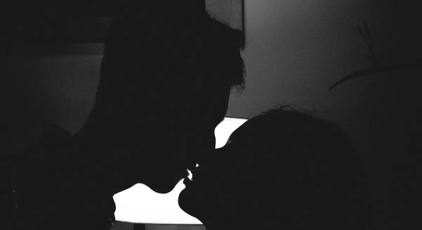 "Részegen lefeküdtem a barátnőm anyjával: most bejelentette, hogy terhes"