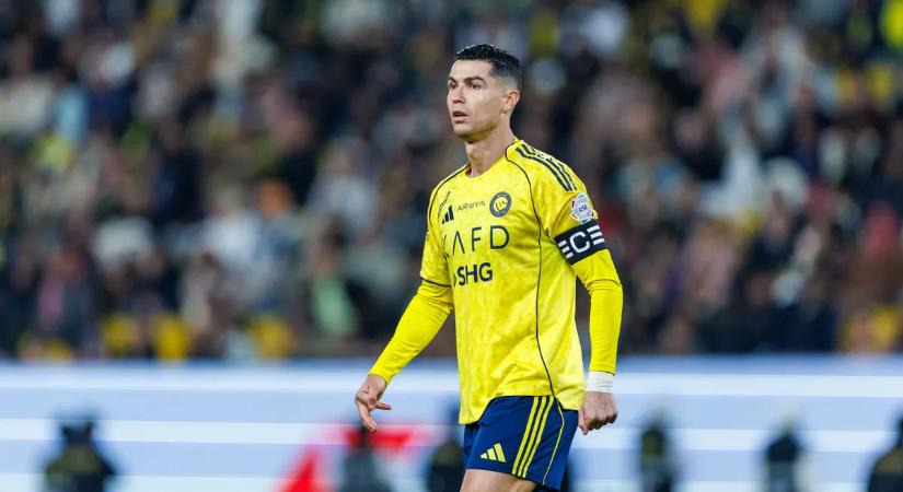 Óriási botrány, felgyújtották Cristiano Ronaldo szobrát - videó