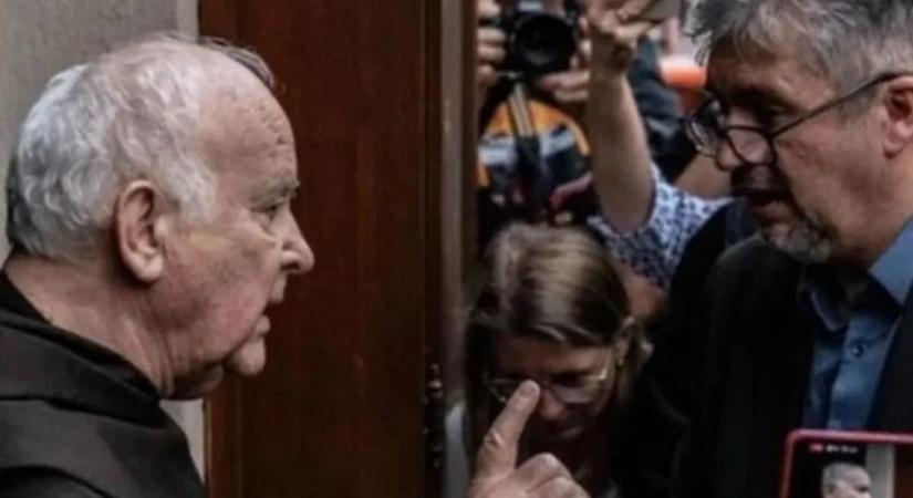 Túl hangos volt a harang? Feljelentették Pál atyát a Hadházy-tüntetés kapcsán