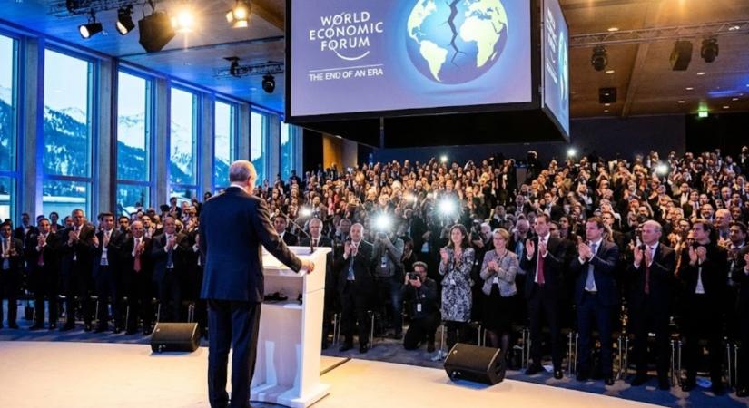 Megfagyott a levegő, majd felrobbant a ház: Állva tapsolták a beszédet, amely véget vetett az amerikai évszázadnak