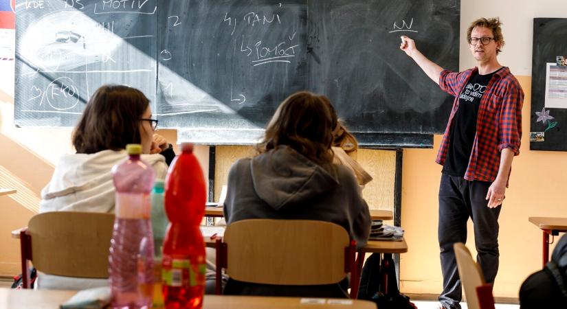 A középiskolák tavaly rekordszámú álláshirdetést tettek közzé – kevesen akarnak tanítani