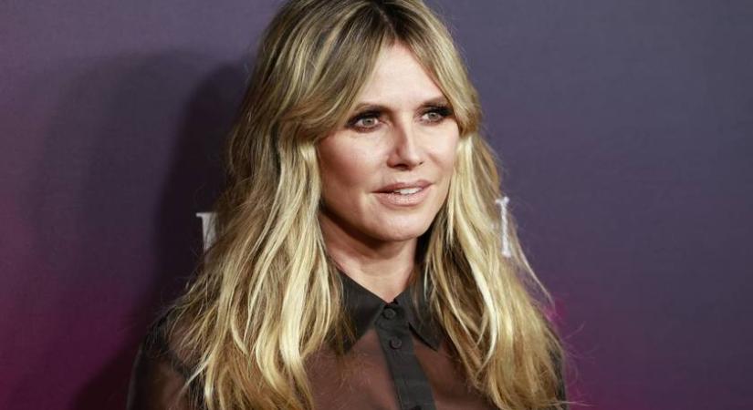 Az 52 éves Heidi Klum átlátszó ruhában lépett a vörös szőnyegre: melltartó sem volt rajta