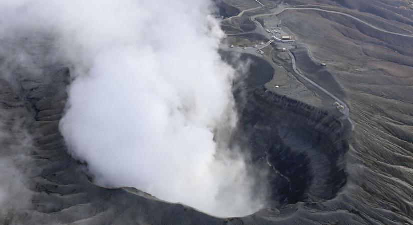 Aktív vulkán közelében tűnt el egy városnéző helikopter