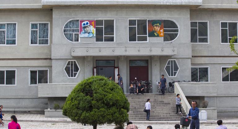 Odavannak a fiatalok Kim Dzsongunék thrilleréért, ami a hollywoodi szuperprodukciókat is kenterbe veri