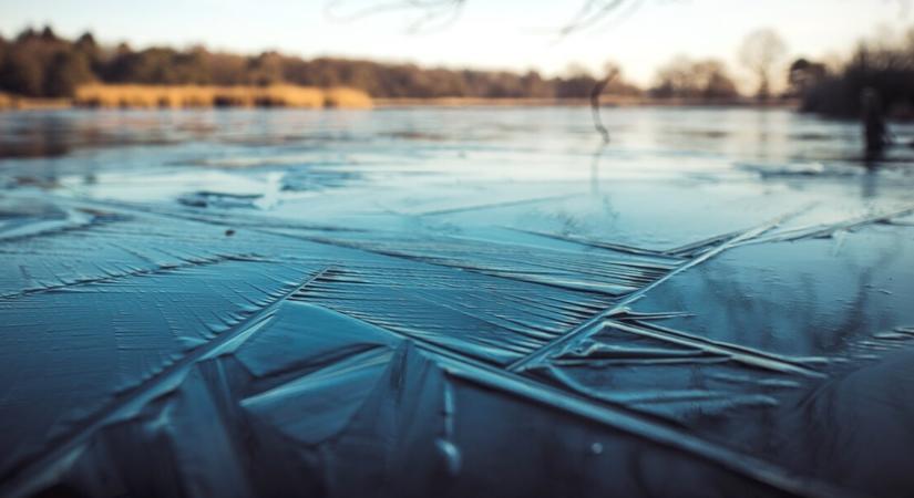 Végre lehet csúszkálni a Balatonon! Megszólalt a rendőrség: mutatjuk, hol biztonságos a jég