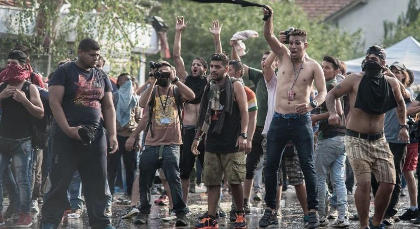 Rettegésben tartja Nyugat-Európát a migránserőszak