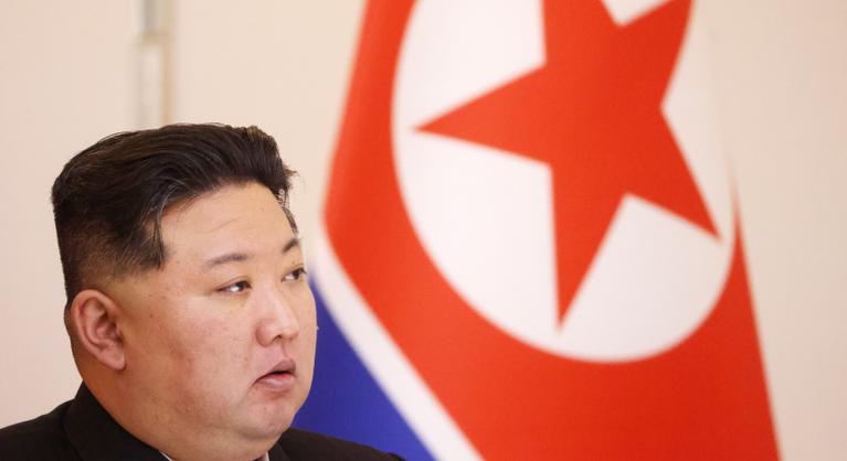 Kim Dzsongun kirúgott egy miniszterelnök-helyettest, nyilvánosan megalázta őt