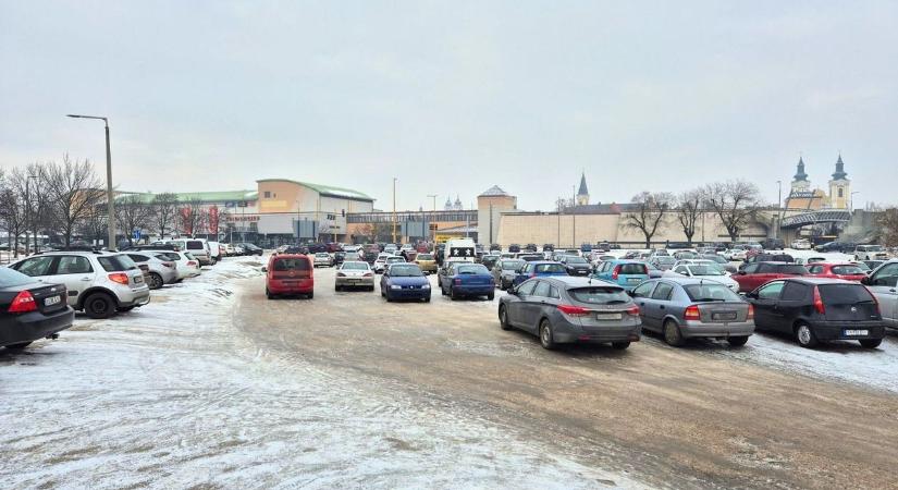 Figyelem! Lezárják az egyik fontos parkolót Székesfehérváron!