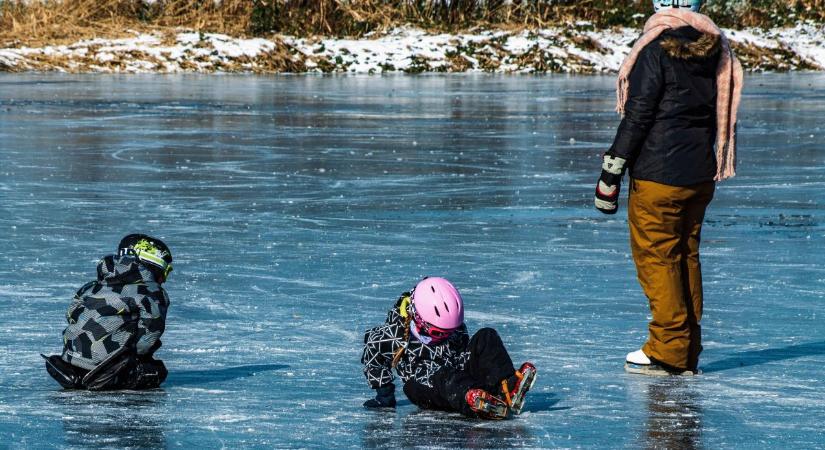 Hivatalos: már több helyen is lehet korcsolyázni a Balatonon – mutatjuk, pontosan hol