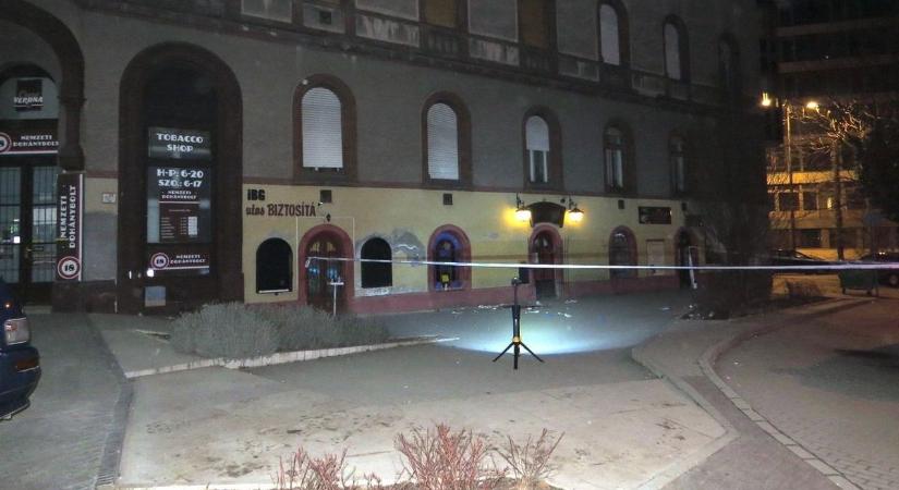 Halálos késelés a pécsi szórakozóhely előtt – a gyilkos újra köztünk járhat