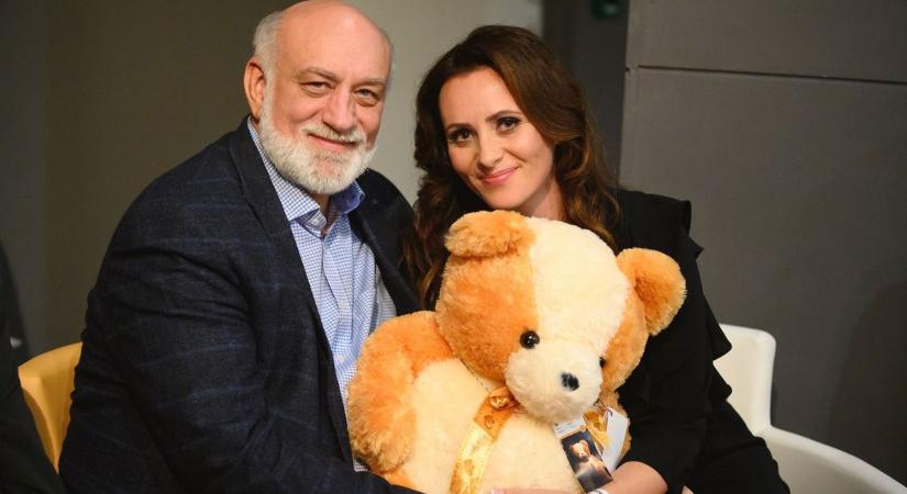 Csézy kislánya egyéves lett –elbűvölő fotót osztott meg az énekesnő