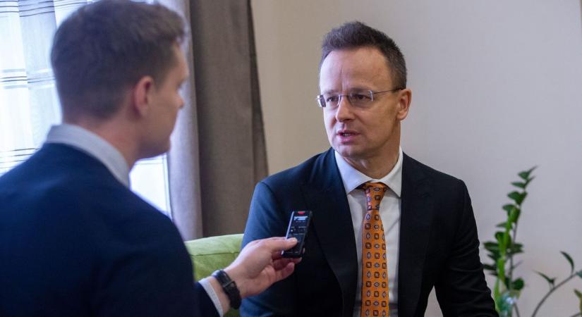 Szijjártó Péter: A Mercedes bővülésével Kecskemét és a magyar gazdaság is nyer