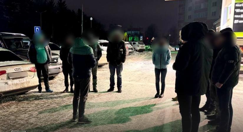 „Zöld folyosón” az EU-ba Kárpátalján keresztül: két lembergi férfi 13 ezer dollárért juttatott át férfiakat a határon