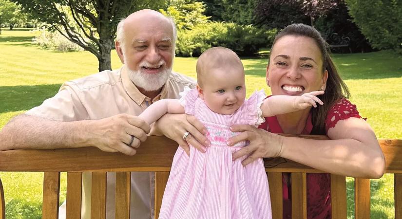 Repül az idő: 1 éves lett Csézy lánya, tündéri fotón a pici