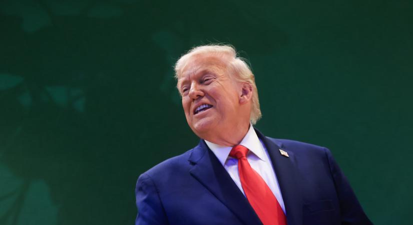 Úgy tűnik, jól érzi magát Trump Davosban, mert csökkenti a Svájcra kivetett vámokat