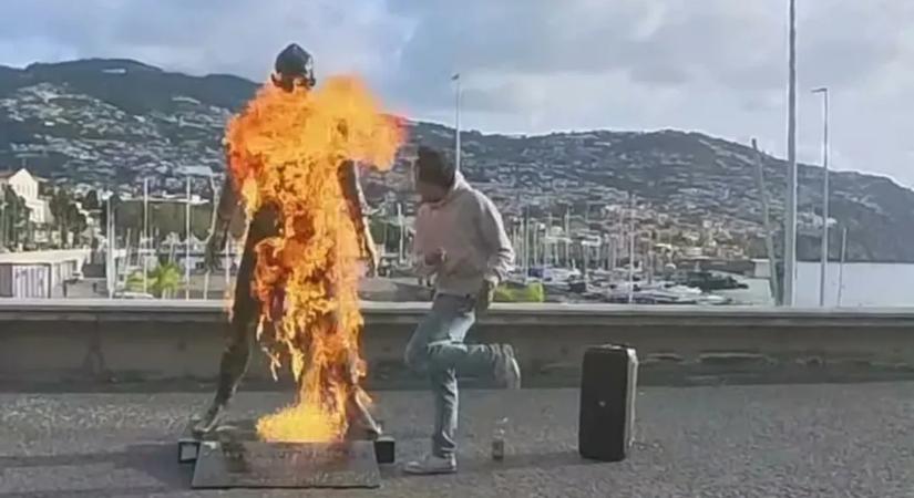 „Ez Isten utolsó figyelmeztetése!” – Lángba borította Cristiano Ronaldo szobrát egy férfi Madeirán