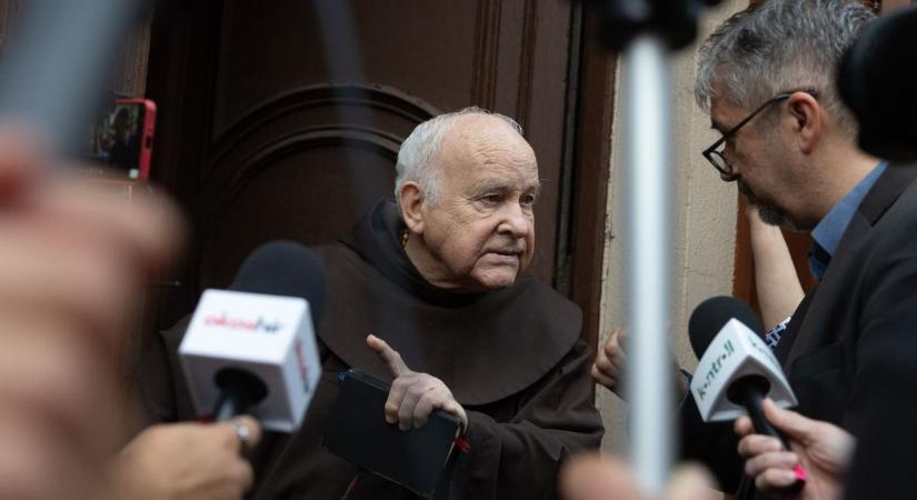 Ész megáll: az ateisták harangozás miatt(!) feljelentették a pesti ferenceseket