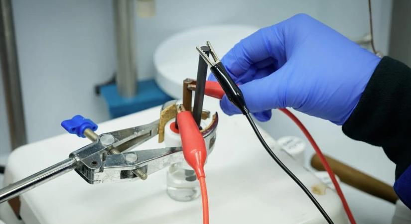 Az örök vegyi anyagok 95%-át lebontja egy új, akkumulátoroktól ellesett módszer