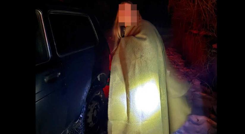 Egyedül hagyták barátai este a fiatal nőt a Nagy-Völgy dülőben, a rendőrök mentették meg az életét