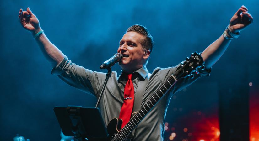 Pély Barna kislánya már a zongorával ismerkedik: „Abigél nagyon érdeklődő, rengeteget mosolyog”