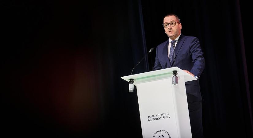 2,1 milliárd forintot, a költségvetésének negyedét költötte el a Szuverenitásvédelmi Hivatal Balásy Gyula cégeinél