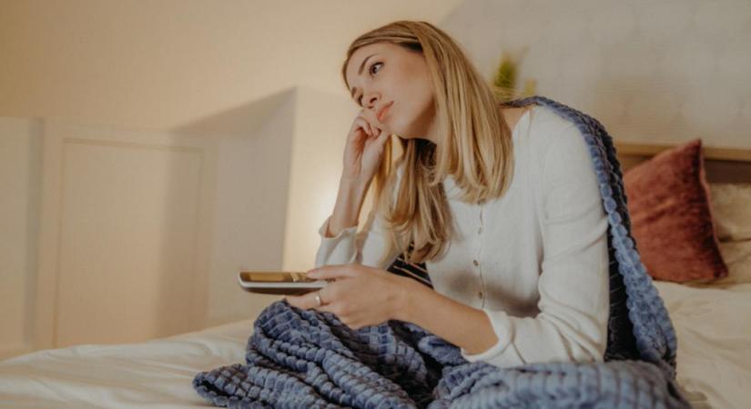 Ez történik az agyaddal, amikor tévé mellett alszol el