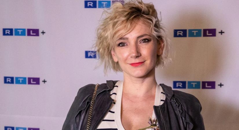 Borbély Alexandra ritka, fiatalkori fotón – már 21 évesen is gyönyörű volt