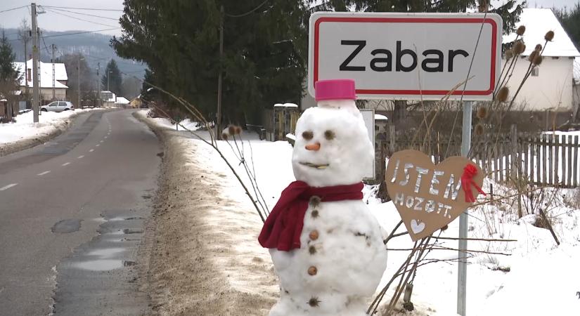 Magyar falu, ahol a nyári fagy sem ritkaság – van, hogy már augusztusban begyújtanak