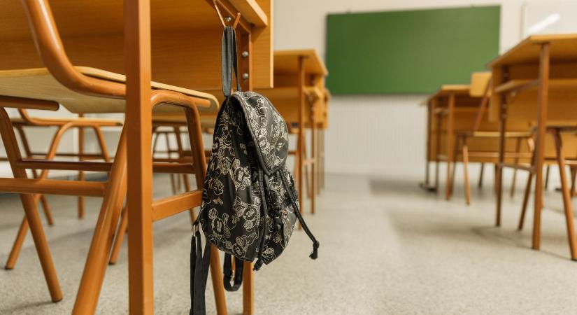 Rendkívüli tanítási szünetet rendeltek el egy balatonkenesei iskolában, miután a tanulók fele lebetegedett