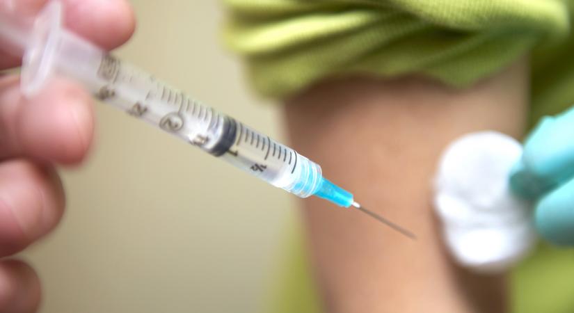 Felfedezték, hogy egy ismert betegség elleni vakcina lassíthatja az öregedést