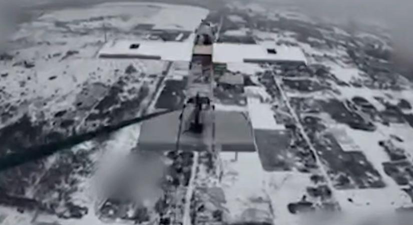 Videón, ahogy a leleményes ukránok egyszerű módszerrel szedik le az orosz drónokat