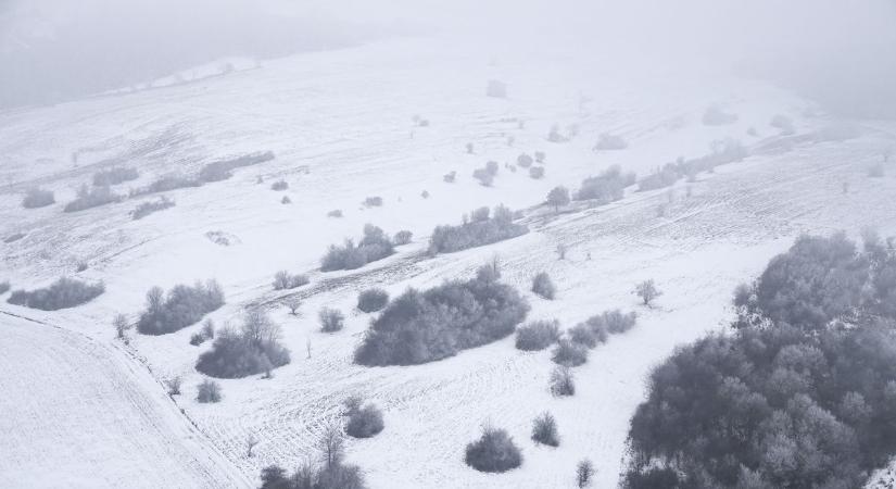 Csütörtökön előbukkanhat a nap, de marad a köd is
