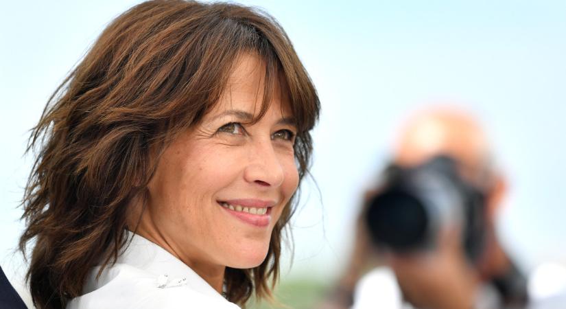 A Házibuli cserfes tinilányából lett a finom elegancia 59 éves stíluskirálynője - Sophie Marceau stílusevolúció