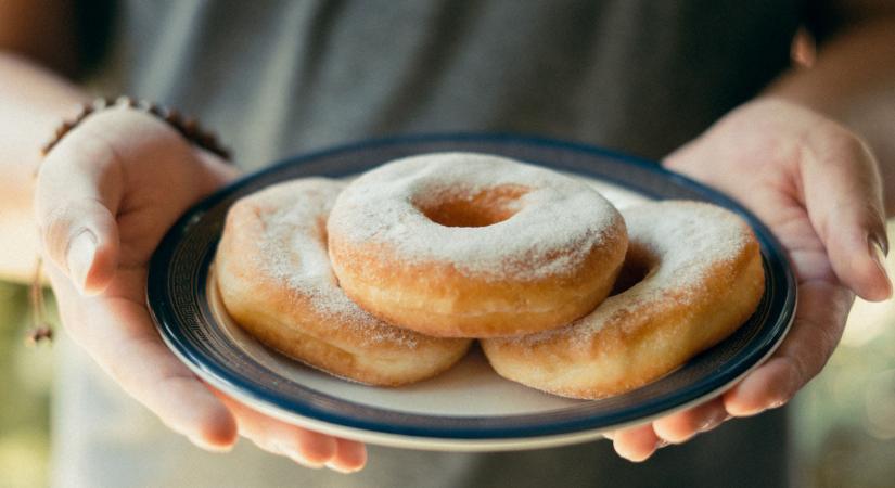 A tökéletes farsangi fánkhoz még olajra sincs szükségünk, csak egy apró trükkre!