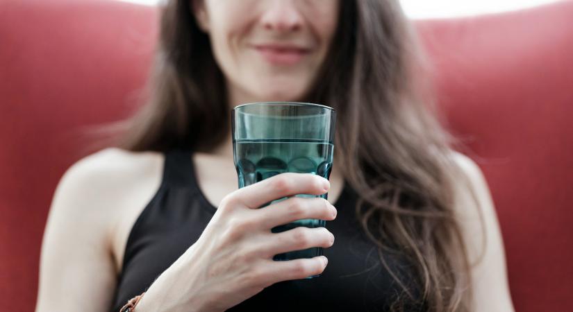 50 éves kor fölött muszáj lenne inni és minden magyar konyhában ott van, mi az?