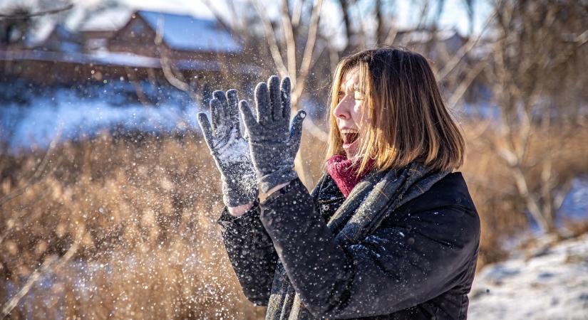 Hideg, párás idő és ónos eső várható – így készülj fel a csúszós utakra
