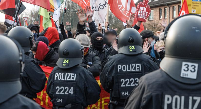 Egyre népszerűbbek a szélsőséges ideológiák a fiatalok, főként a fiatal férfiak körében